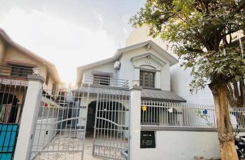 Gurugram Villa | Traditional villa