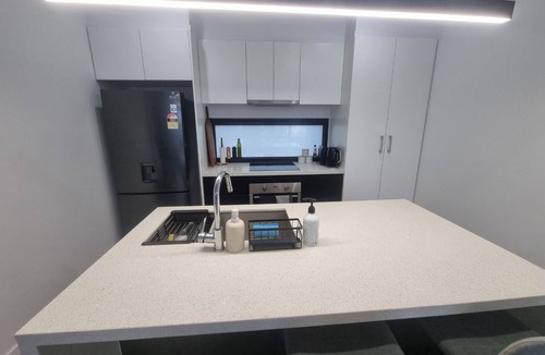 Doncaster East Apartment | Tranquil 2-bedroom apartment in Doncaster East with AC, WiFi