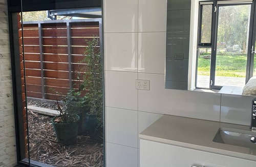 Echuca House | Tranquil Country Retreat on bushland acreage only 5km from town center