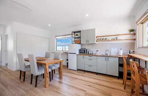 Rosemount Apartment | Tranquil Hillside Guest House Getaway