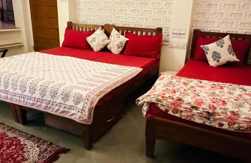 Mansagar Lake Hostel | Travellers Village