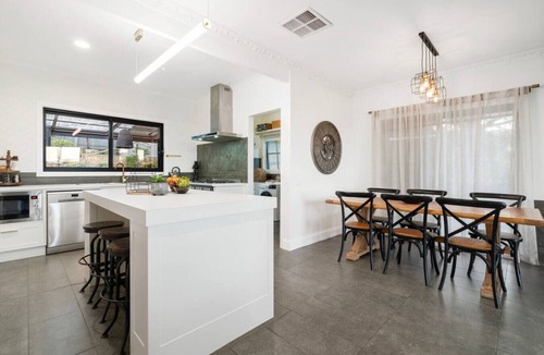 Glenroy House | Tree Tops on Hodge Luxury stay