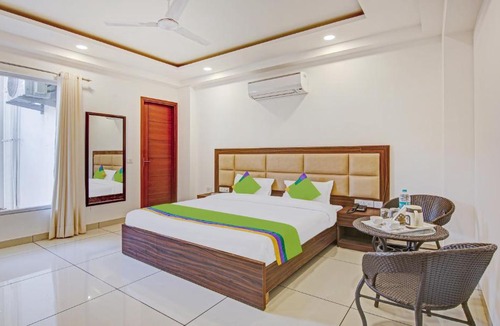 Noida Hotel | Treebo Aviraj Inn