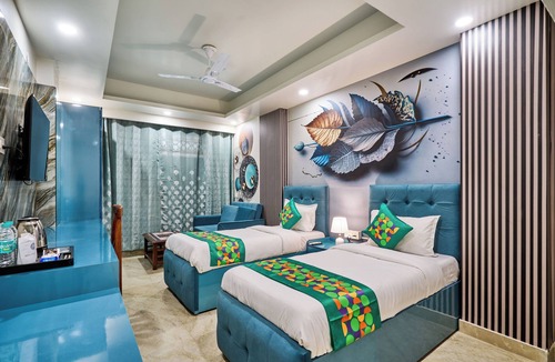 Karol Bagh Hotel | Treebo Premium Royal Gold Palace