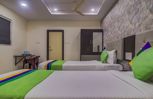 Madhapur Hotel | Treebo Royal Signature