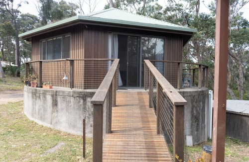 Bermagui Apartment | Treehouse Lakeside Studio