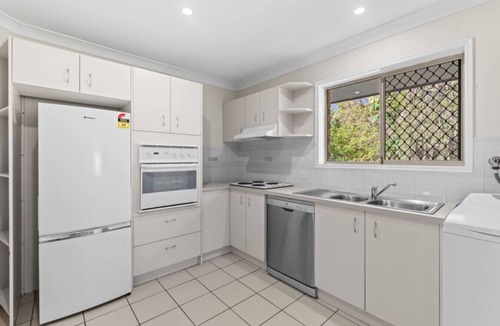 Capalaba House | Ultimate 5BR Luxury Estate Family & Group Haven