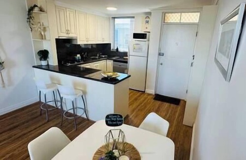 Fremantle Apartment | Unbeatable Location Ocean Breeze in Heart of Freo!