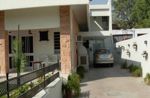 Adarsh Nagar House | Unwind in a Plush Bungalow