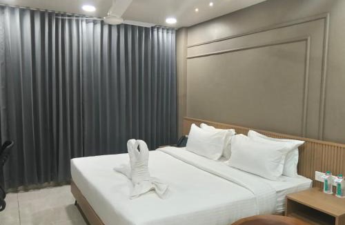 Bhuj Hotel | V Club