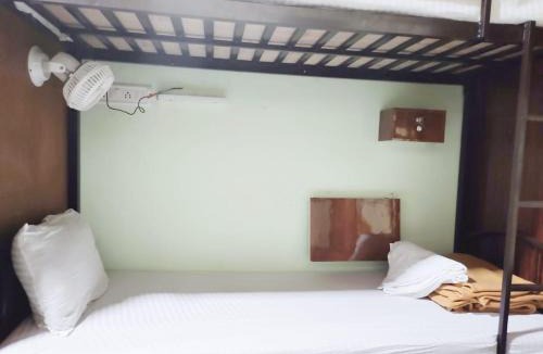 Santacruz Hostel | Vakola Dormitory AC Beds