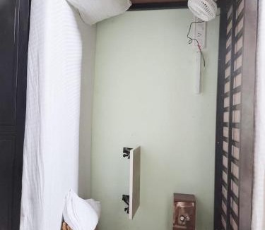 Santacruz Hostel | Vakola Dormitory AC Beds