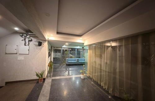 Gurugram Apartment | Vaneen Stay Luxury 1BHK Apartment with Balcony Sector 42 Golf Course Road