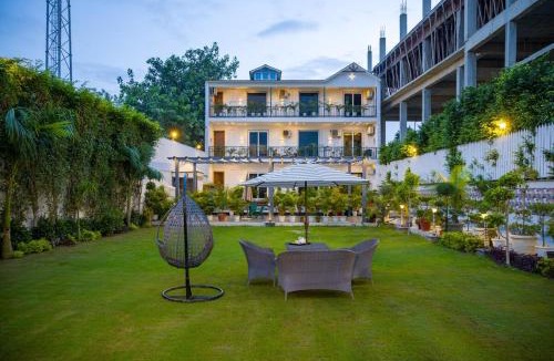 Noida Villa | Versace Farms 5-BHK Farmhouse With Private Pool, Gazebo & Lush Garden