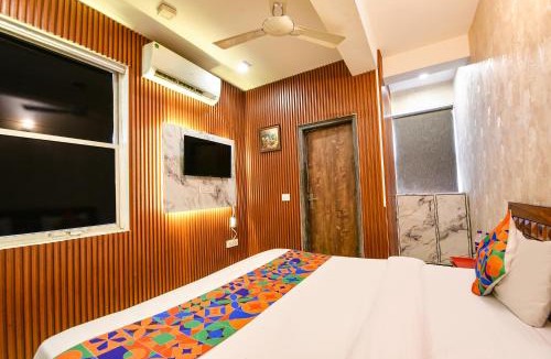 Munirka Hotel | Via Blu Lagoon Inn- Max Super Speciality Hospital and Select Citywalk Mall