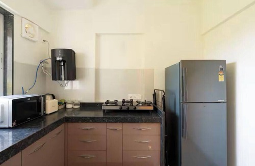 Kalina Apartment | Vibrant, Elegant 2bhk Apt near BKC/Gym Access