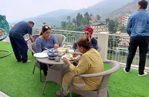 Kandaghat Apartment | Vibrant Family 1BHK Suite near Shimla