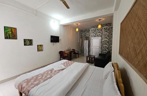 Sualkuchi Hotel | Victus Emporium