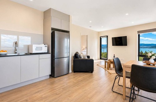 Sandy Bay Apartment | View Studio | Derwent River Views | Sandy Bay