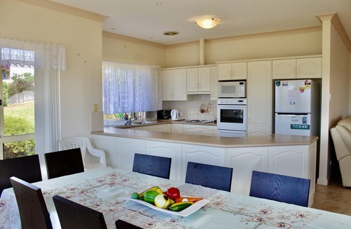 Encounter Bay House | Villa Marie: Family Retreat | Beach Walk + Sea Views | Pets Welcome | Ideal for 28+ Night Extended Stays