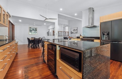 Freshwater House | Villa Verde - Freshwater - 5 Bedroom House close to Cairns City