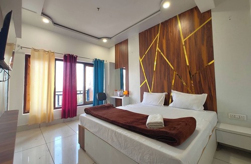 Nainital Hotel | Vista Hotel Naini Lake View Nainital