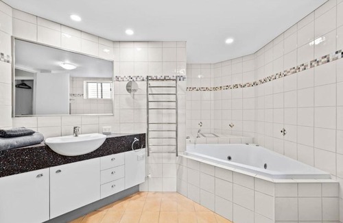 Mooloolaba Apartment | Walk to Beach Luxury Waterfront Sub-Penthouse