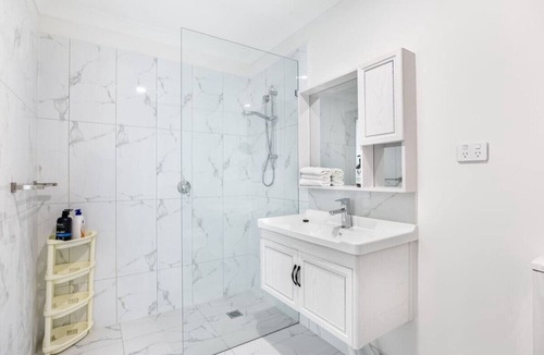 Cannon Hill House | Walkable Convenience! Dual studio @Cannon Hill