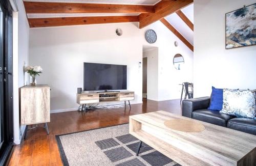 Warana House | Warana Abode - Pool, Studio & Walk to Beach