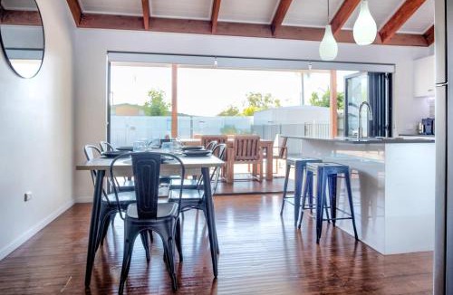 Warana House | Warana Abode - Pool, Studio & Walk to Beach
