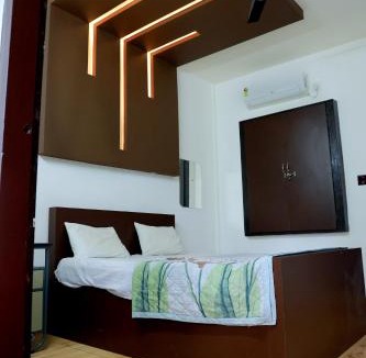 Athirapally Hotel | Waterfall Gateway
