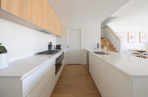 North Coogee House | Waterfront Retreat-North Coogee, beachfront,Sauna, family friendly, Fremantle