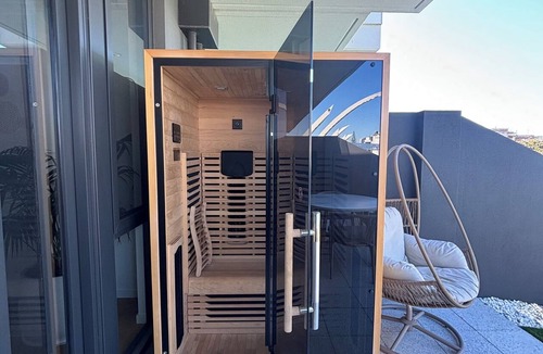 North Coogee House | Waterfront Retreat-North Coogee, beachfront,Sauna, family friendly, Fremantle