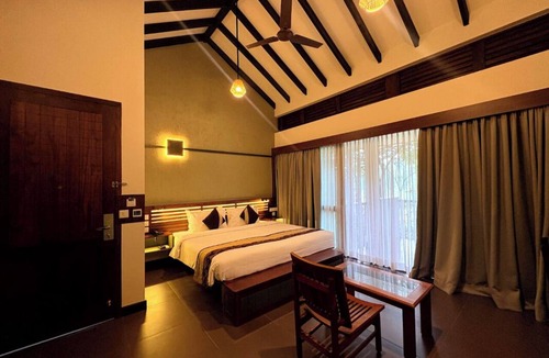 Manjoora Hotel | Wayanad Silverwoods Resort