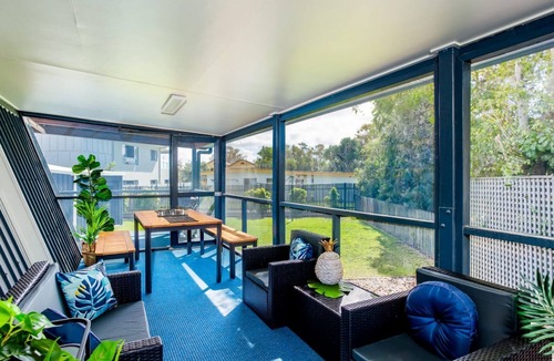 Rainbow Beach House | Wayfarers Beachouse - Rainbow Beach. Everything you need, just metres to the beach. Pets welcome
