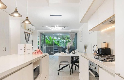 West End Apartment | West End Artistic Neighbourhood Apartment