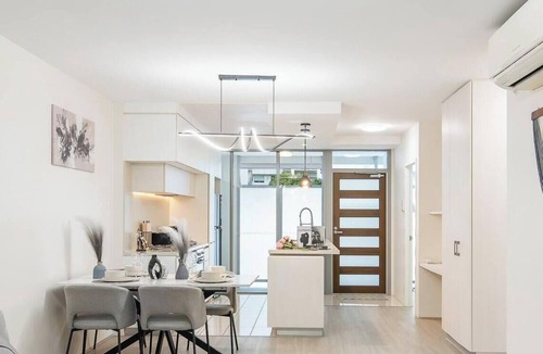 West End Apartment | West End Artistic Neighbourhood Apartment
