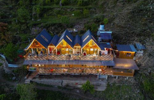 Banjar House | Western Trapogan Cottage in Thirthan Valley