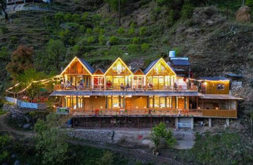 Banjar House | Western Trapogan Cottage in Thirthan Valley