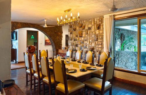 Kadadhe Villa | White Castle