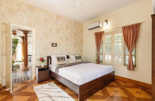 Narasapura Villa | White Lotus Villa by StayJadeJacuzziGames Room