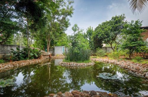 Narasapura Villa | White Lotus Villa by StayJadeJacuzziGames Room