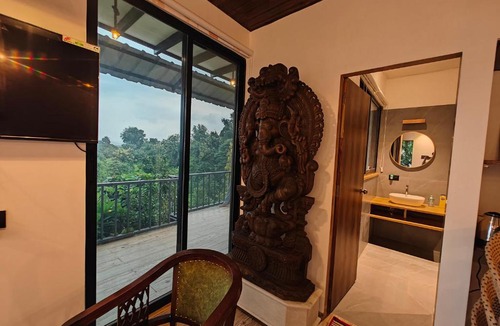 Pali Bed & Breakfast | WhiteMist by Shellters