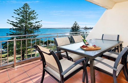 Kings Beach Apartment | Wickham Point Unit 6 Kings Beach QLD