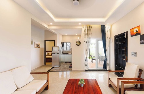 Hosur Apartment | Wildscape by Stayjadepoolgarden1hr E-city,hsr