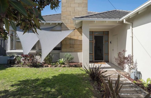 Frankston House | Willow Landing Beach House with Private Jetty
