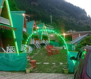 New Manali Ski Chalet | Wooden huts nr mall road for 4 person