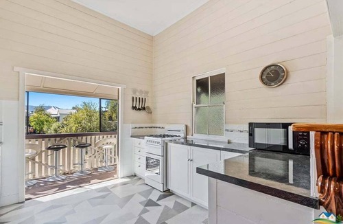 Rockhampton House | Work-Friendly Cottage | 3 Bathrooms + Parking