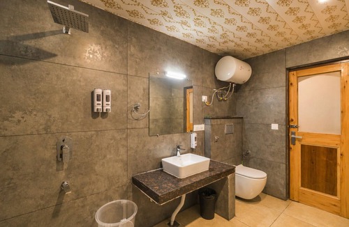 Dharamkot Hotel | WOW STAYZ2 Hotel The Lodge