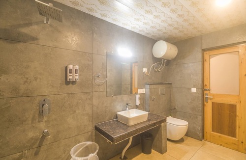 Dharamkot Hotel | WOW STAYZ2 Hotel The Lodge